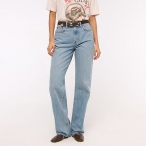 Abercrombie Loose High Rise Light Wash
Size 12/31